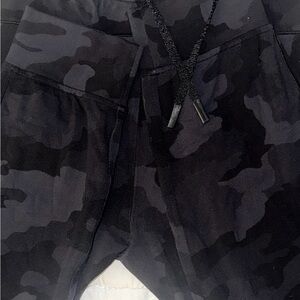 Lululemon Black and Grey like new Camouflage Joggers size 10